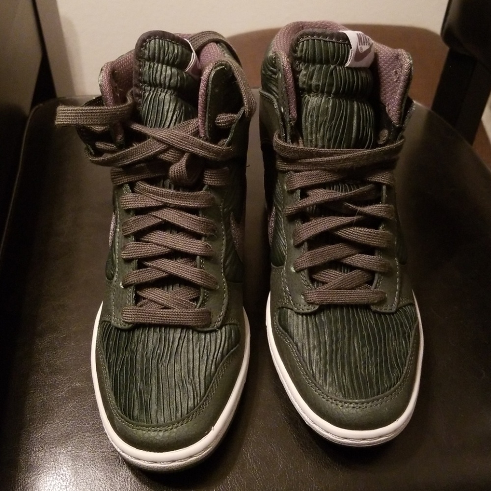 NIKE Womens Dunk Sky Hi Essential